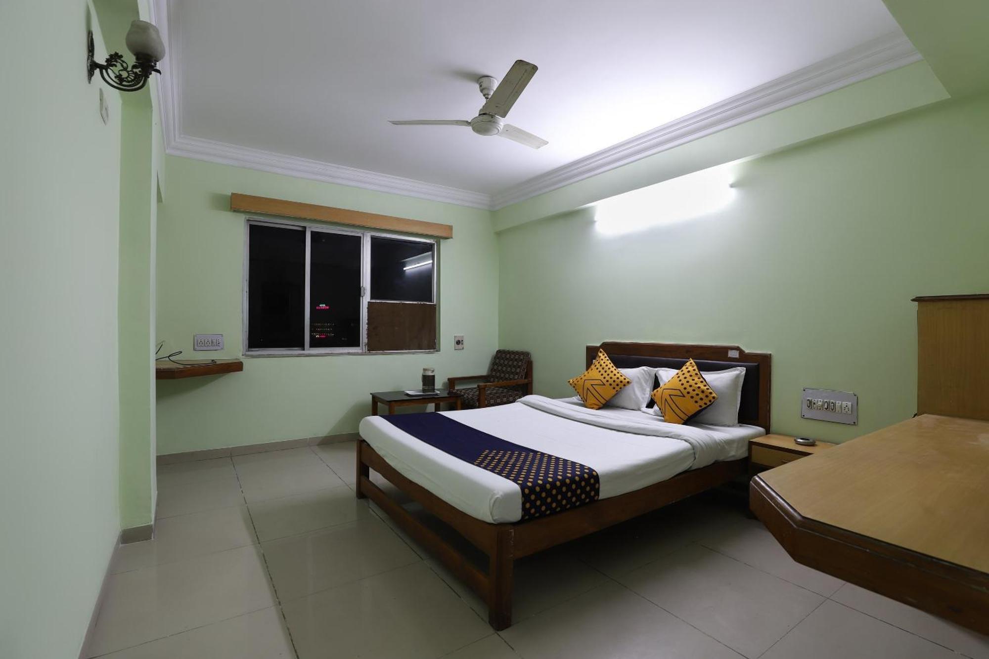 Spot On Hotel Hilltop Vadodara Eksteriør bilde