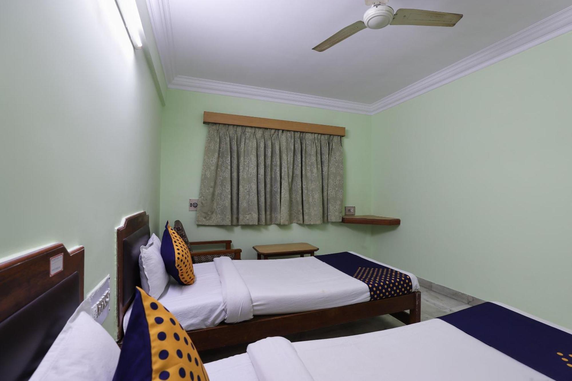 Spot On Hotel Hilltop Vadodara Eksteriør bilde