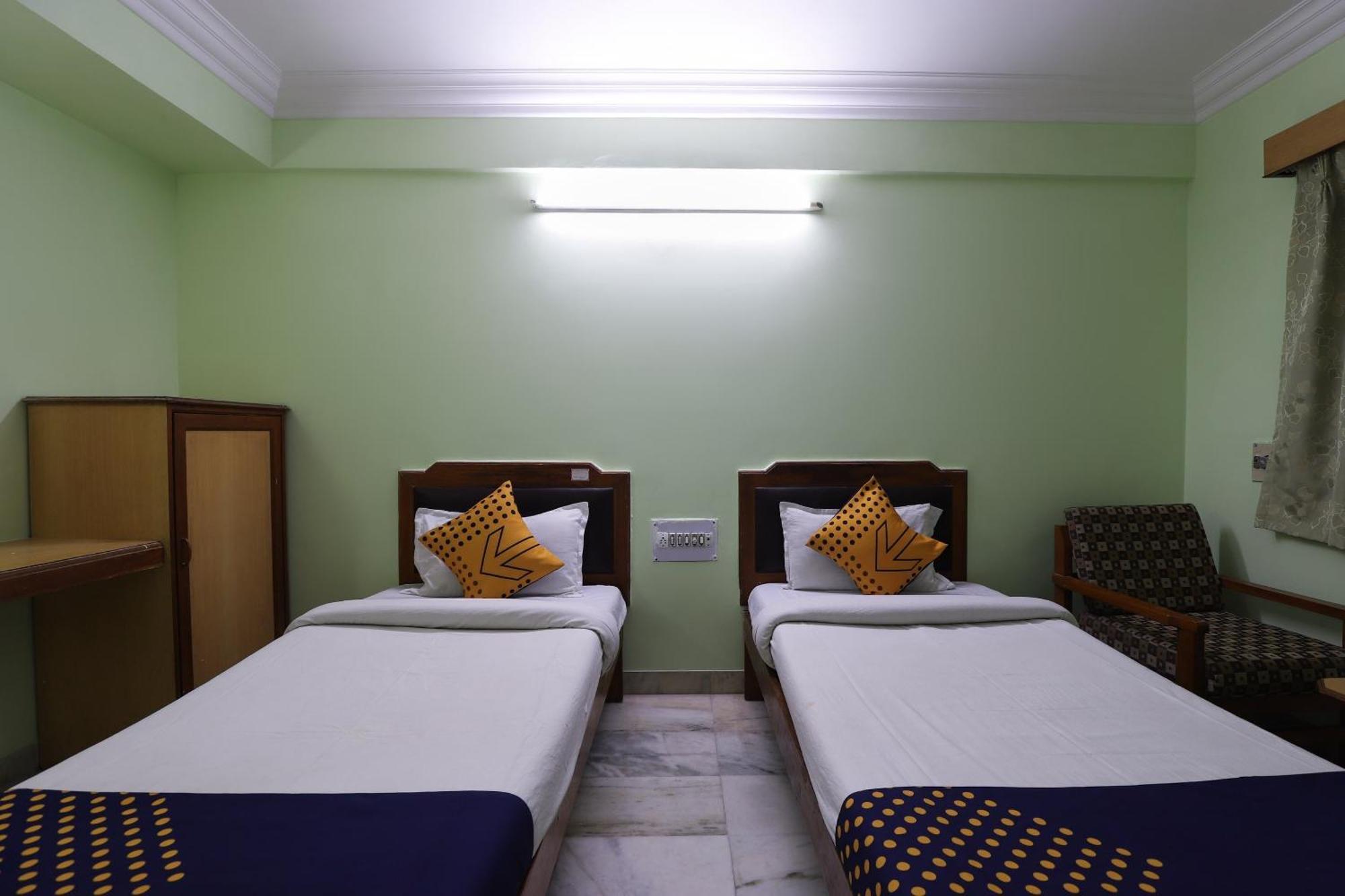 Spot On Hotel Hilltop Vadodara Eksteriør bilde