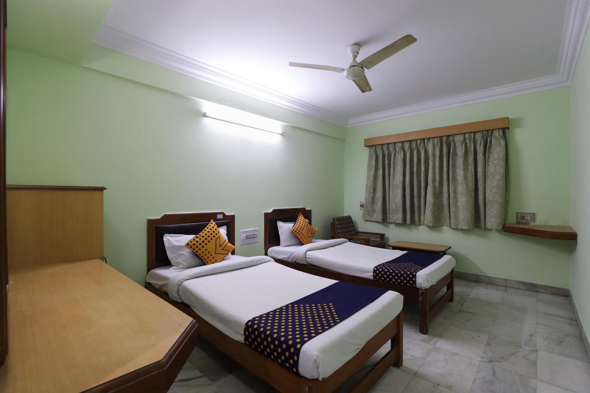 Spot On Hotel Hilltop Vadodara Eksteriør bilde