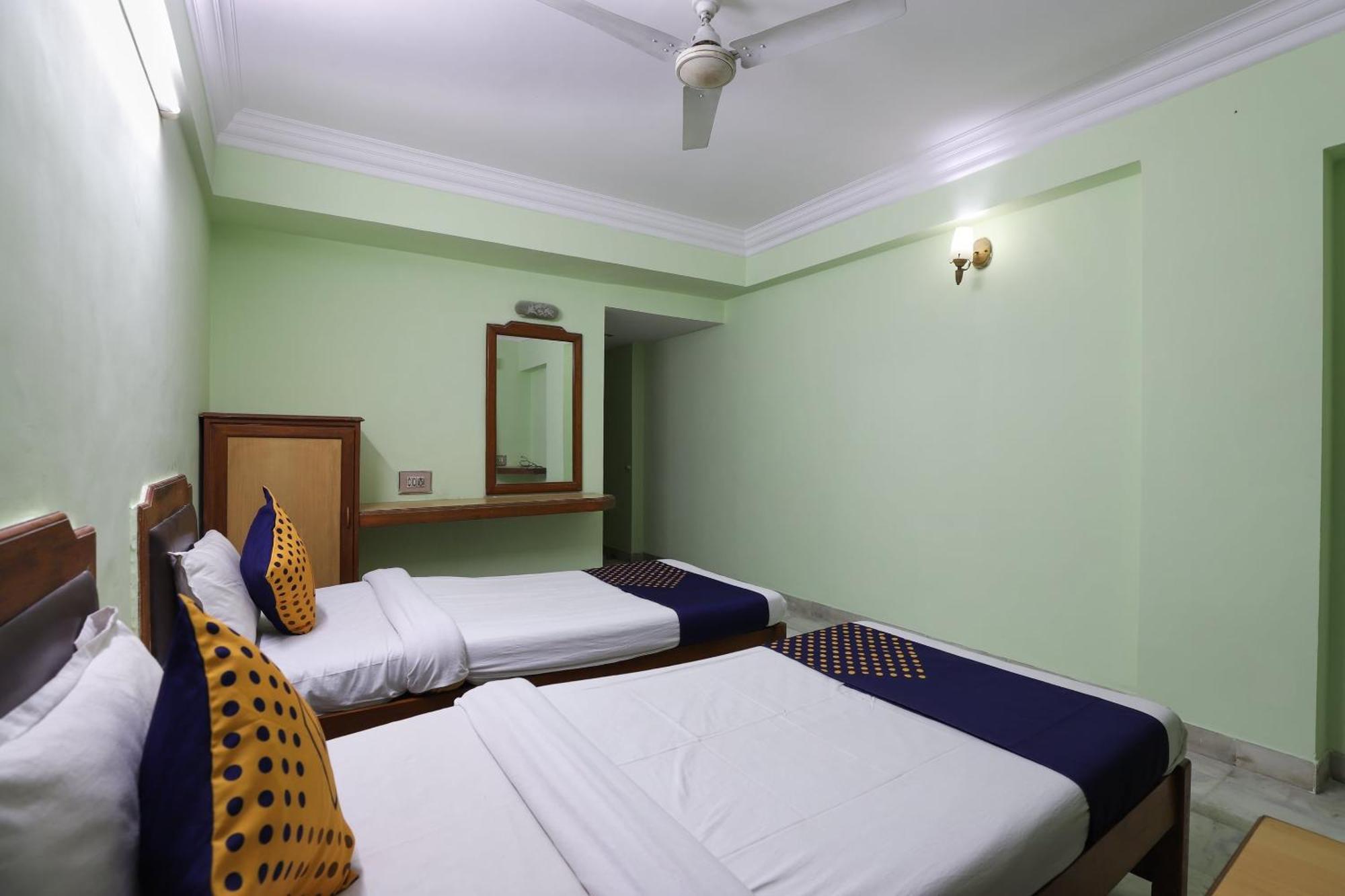 Spot On Hotel Hilltop Vadodara Eksteriør bilde