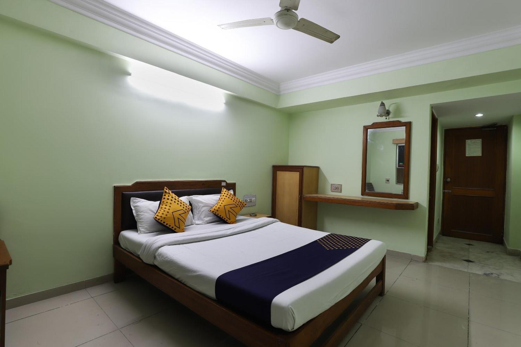 Spot On Hotel Hilltop Vadodara Eksteriør bilde