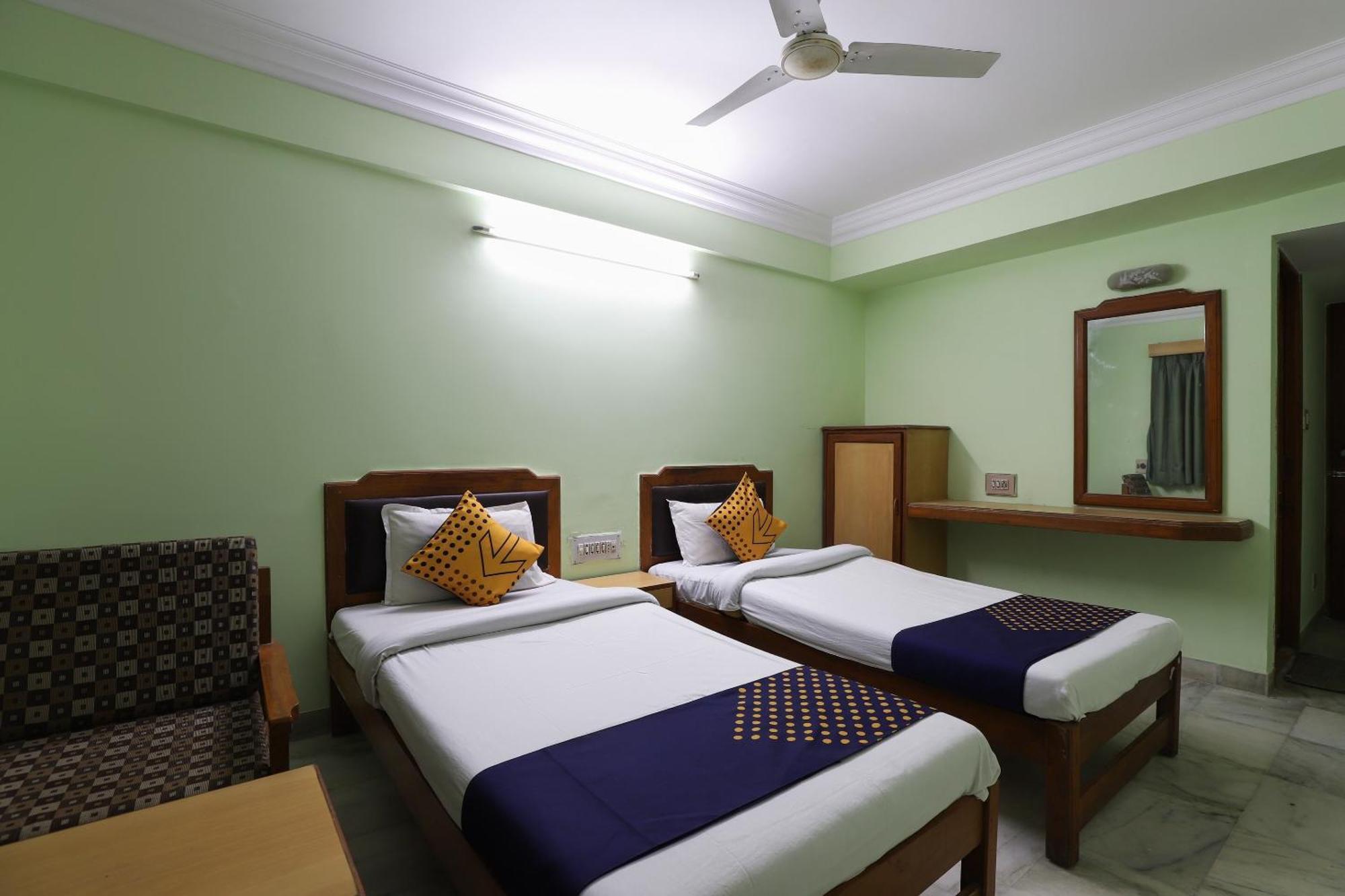 Spot On Hotel Hilltop Vadodara Eksteriør bilde