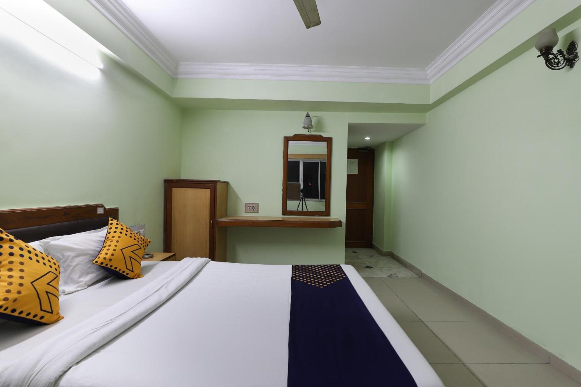 Spot On Hotel Hilltop Vadodara Eksteriør bilde