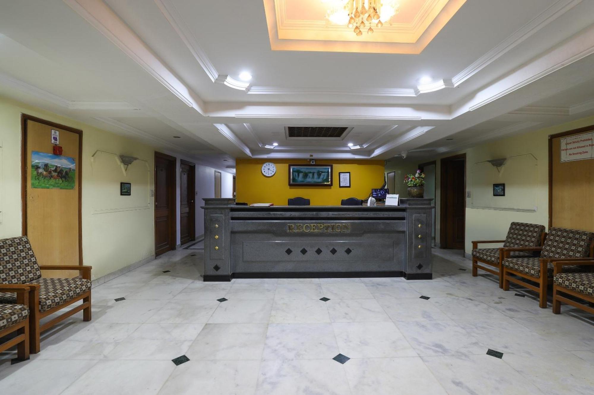 Spot On Hotel Hilltop Vadodara Eksteriør bilde