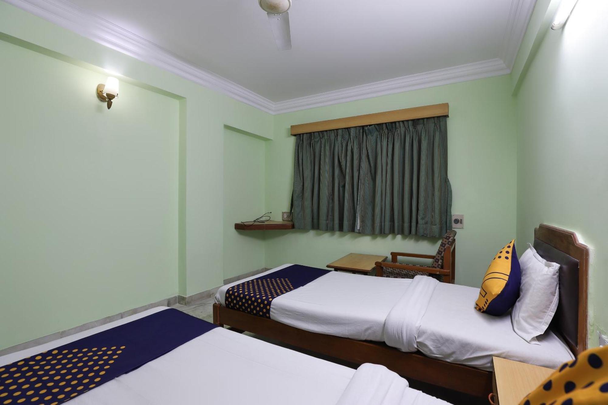Spot On Hotel Hilltop Vadodara Eksteriør bilde